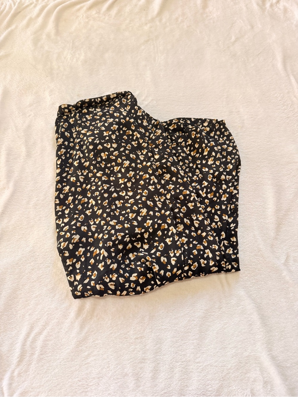 june & hudson Black Wide-Leg Pants with Beige Floral Print - Picture 3 of 3